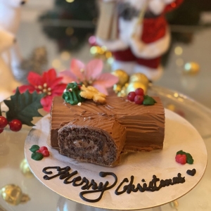 Yule Christmas Cake by Hola Keto Desserts Dubai Abu Dhabi Sharjah UAE